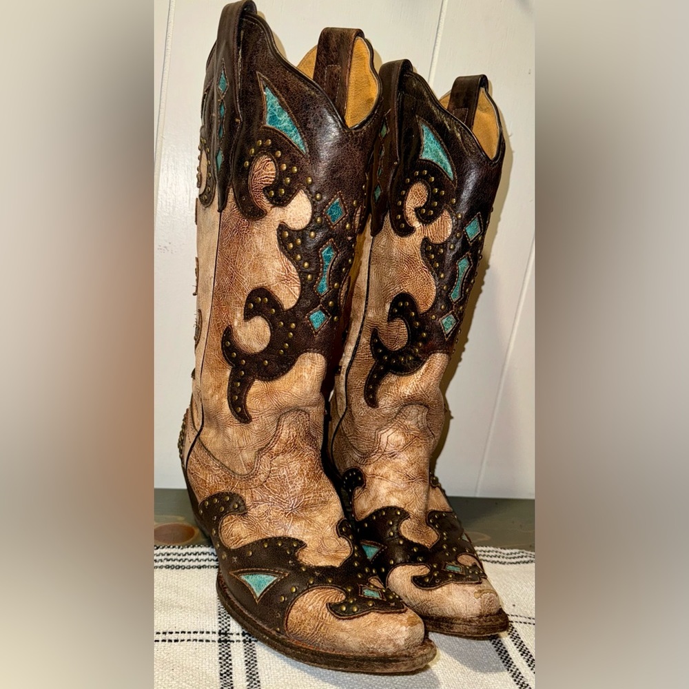 Corral boots women’s size 8.